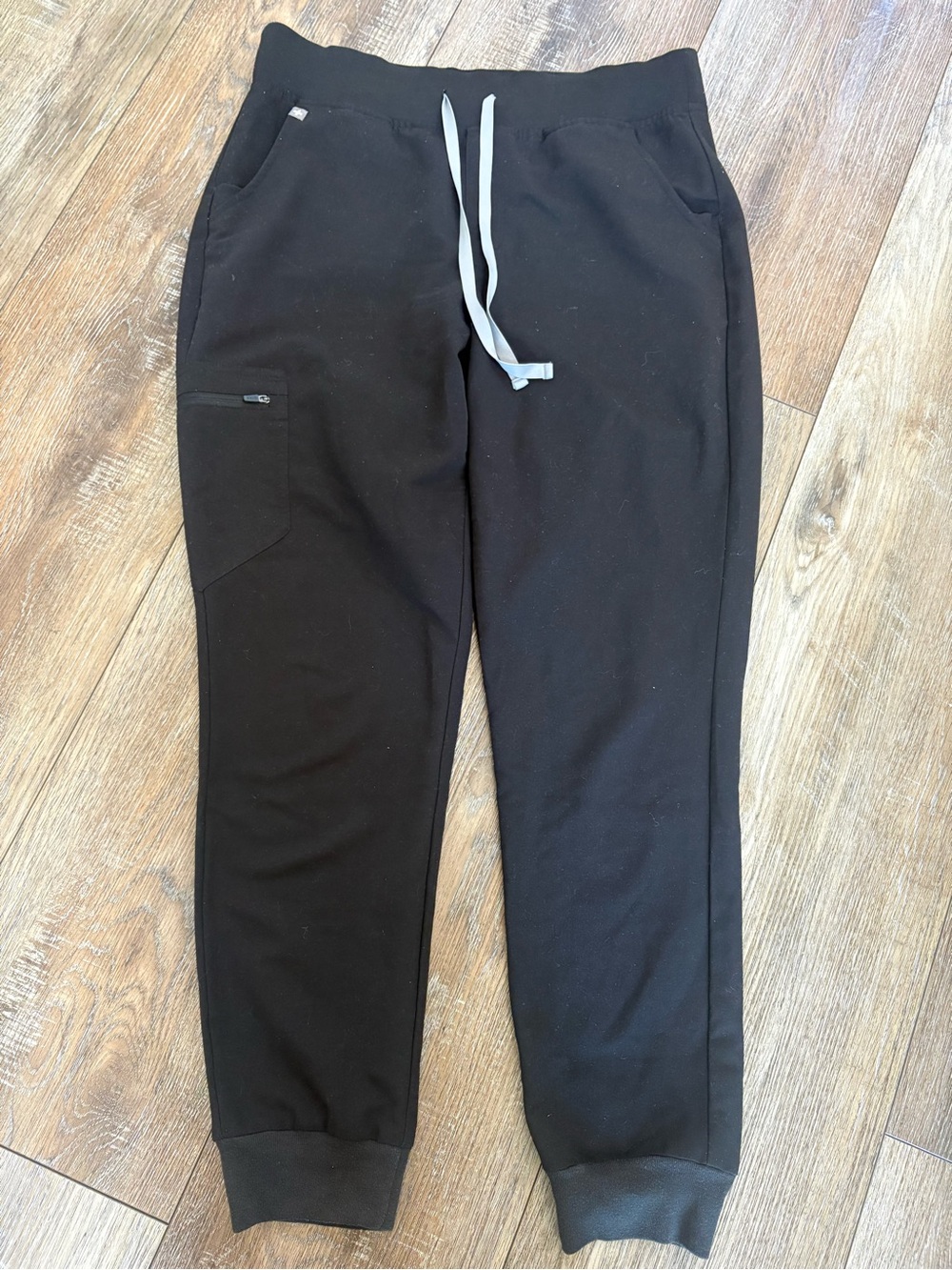 Figs women’s  Black Joggers with Gray Drawstring healthcare nurse scrubs medium